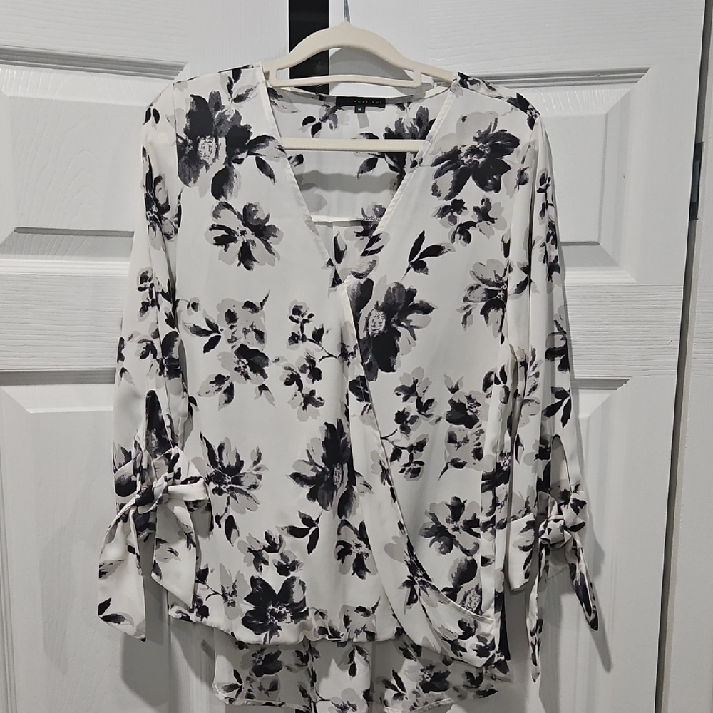 West Kei Black and White Floral Print Blouse